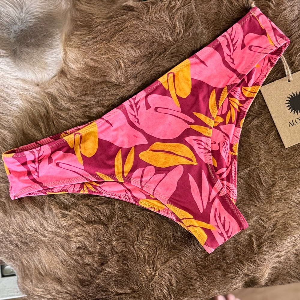 REVOLVE: Aloe & Aloe Lychee Reversible Hipster Bottom Size M NWT